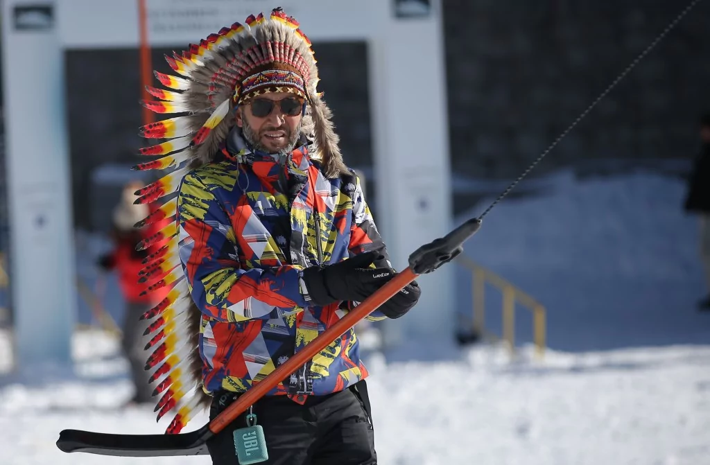 Bursa Uludağ'da kar yağışıyla birlikte turist akını