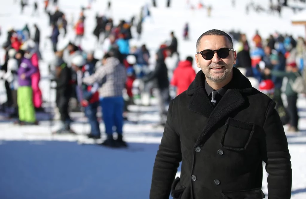 Bursa Uludağ'da kar yağışıyla birlikte turist akını