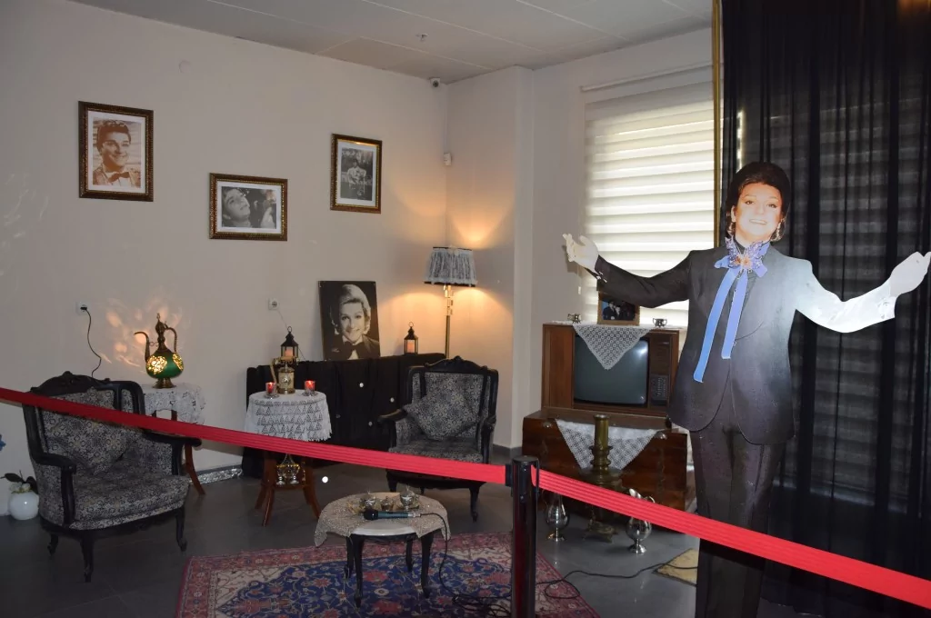 Zeki Müren'in sahne kostümleri ve eserleri sergilendi