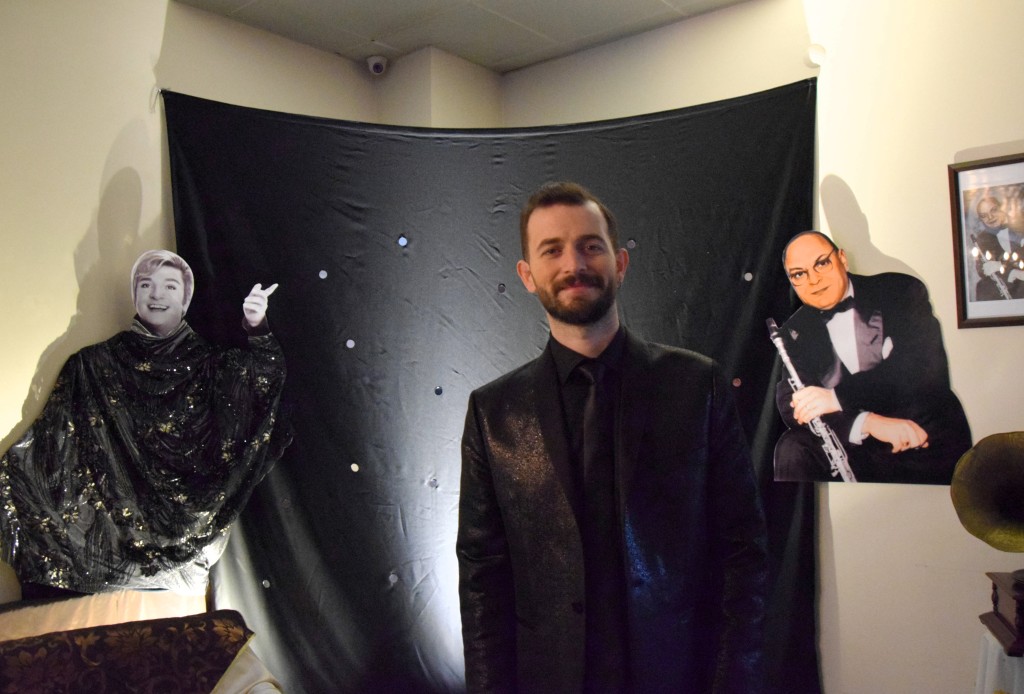 Zeki Müren'in sahne kostümleri ve eserleri sergilendi