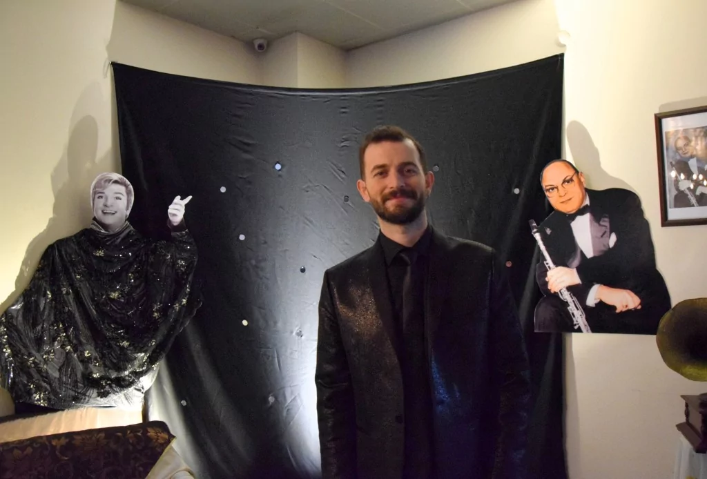 Zeki Müren'in sahne kostümleri ve eserleri sergilendi