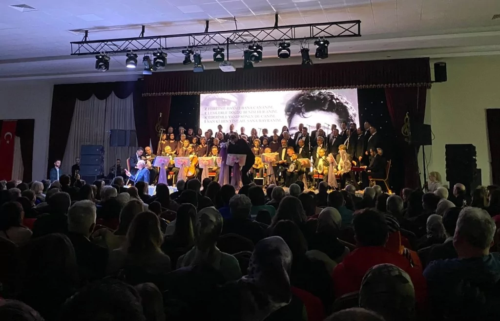 Zeki Müren'in sahne kostümleri ve eserleri sergilendi