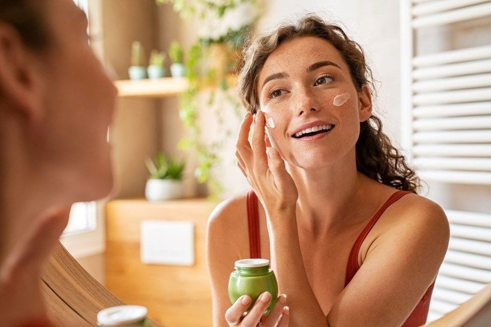 Cam gibi bir cilde kavuşmak mümkün! Glass Skin trendi nedir?