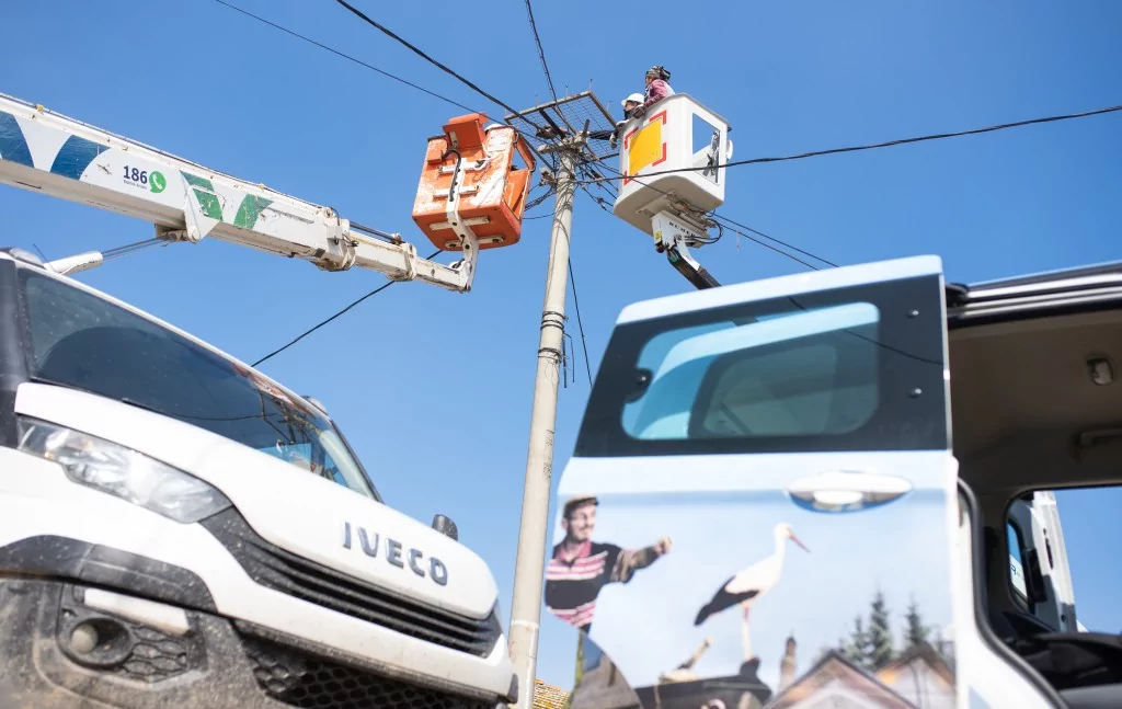 Eskikarağaç'taki leylek yuvalarında bahar temizliği yapıldı