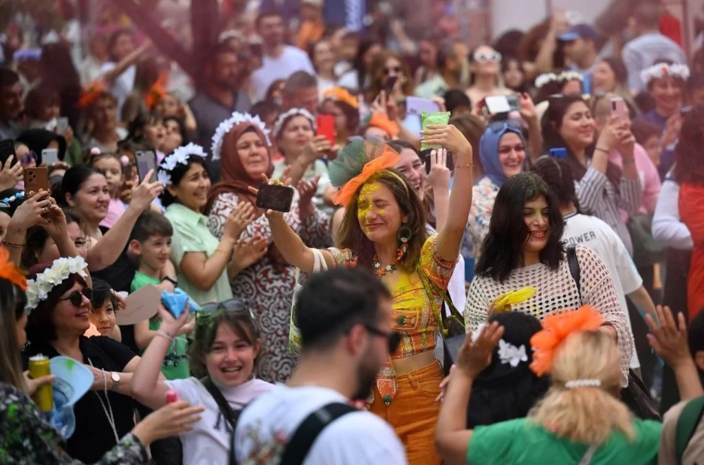 12. Uluslararası Portakal Çiçeği Karnavalı'ndan birbirinden renkli görüntüler