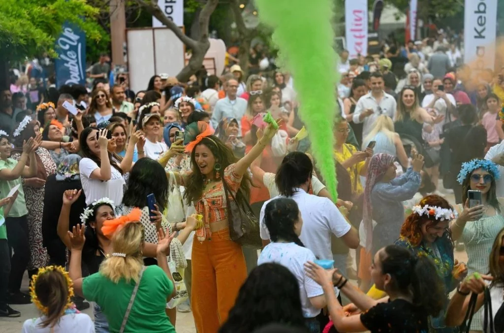 12. Uluslararası Portakal Çiçeği Karnavalı'ndan birbirinden renkli görüntüler