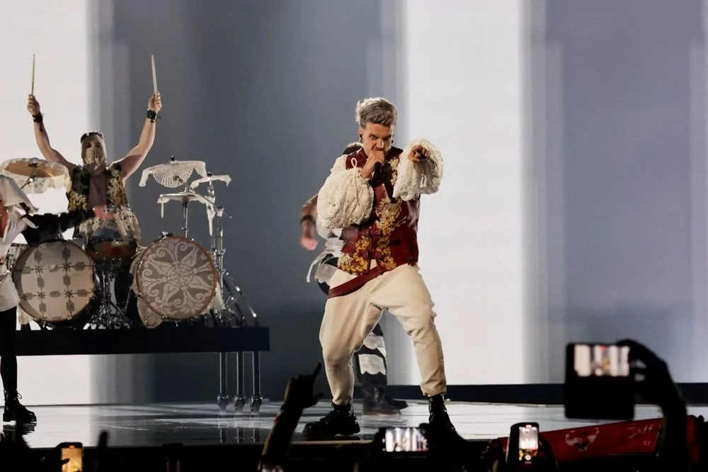 Tarihin en çalkantılı Eurovision finali yaşandı