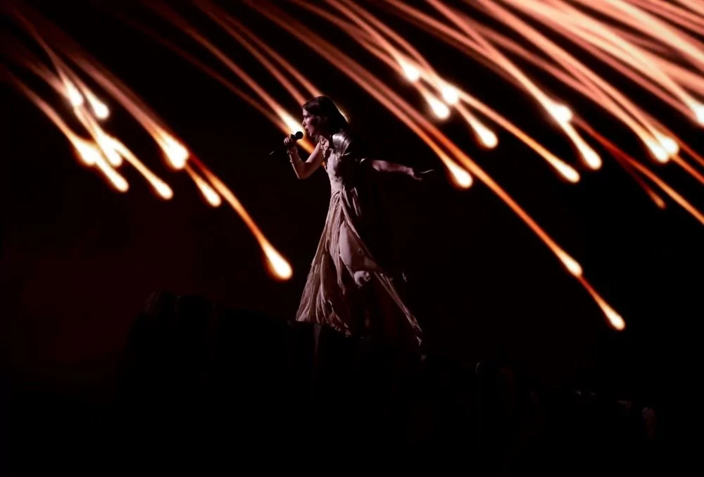 Tarihin en çalkantılı Eurovision finali yaşandı