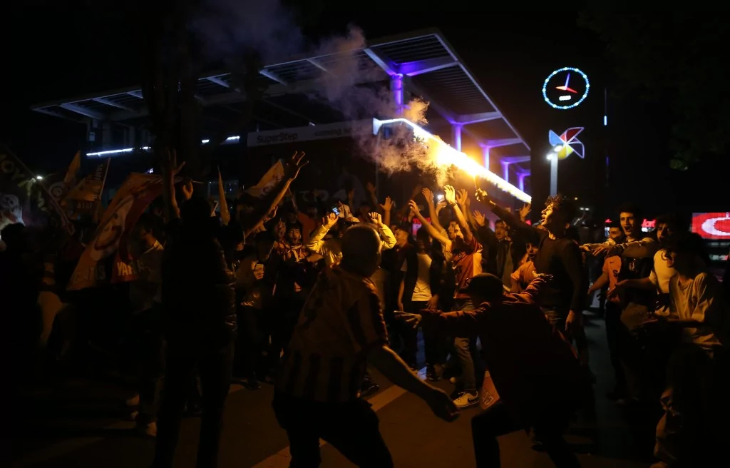 Bursa'da Galatasaray'ın şampiyonluk coşkusu zirve yaptı