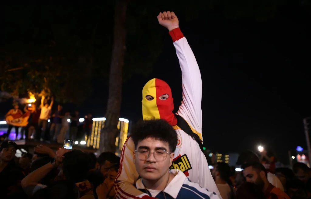 Bursa'da Galatasaray'ın şampiyonluk coşkusu zirve yaptı