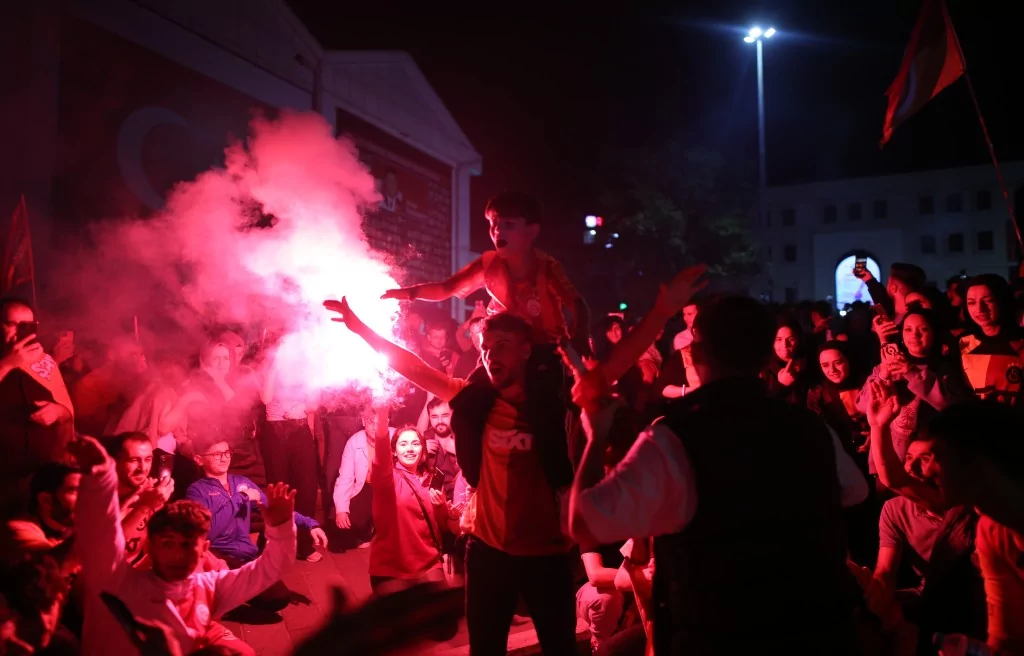 Bursa'da Galatasaray'ın şampiyonluk coşkusu zirve yaptı
