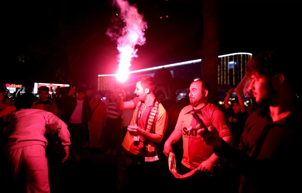 Bursa'da Galatasaray'ın şampiyonluk coşkusu zirve yaptı