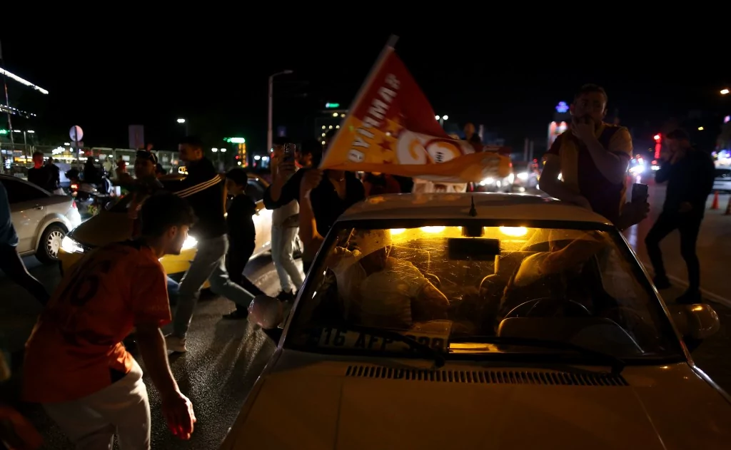 Bursa'da Galatasaray'ın şampiyonluk coşkusu zirve yaptı