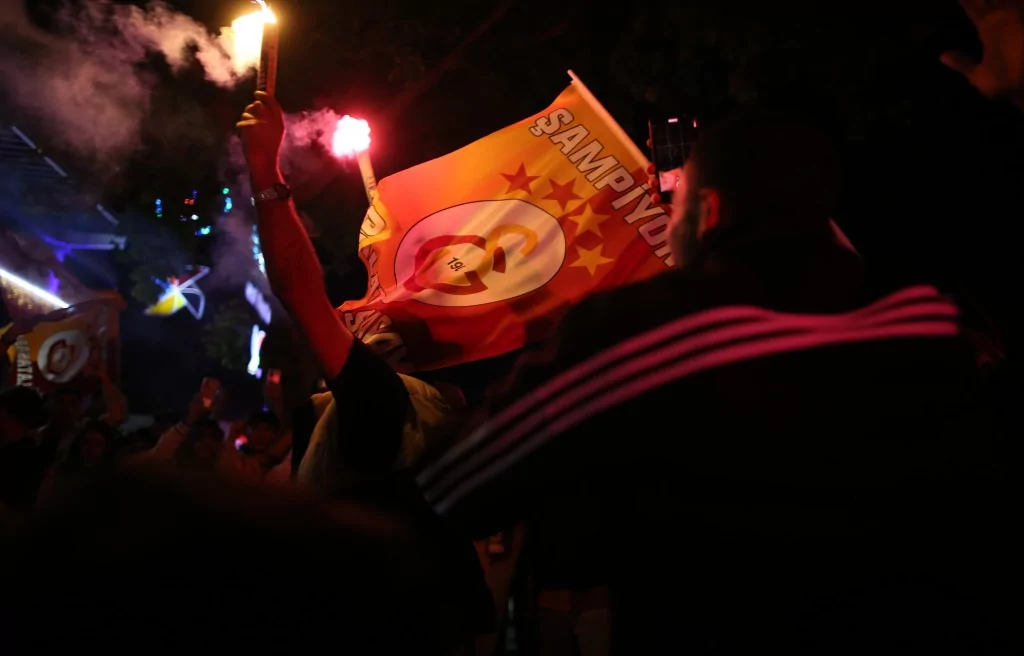 Bursa'da Galatasaray'ın şampiyonluk coşkusu zirve yaptı