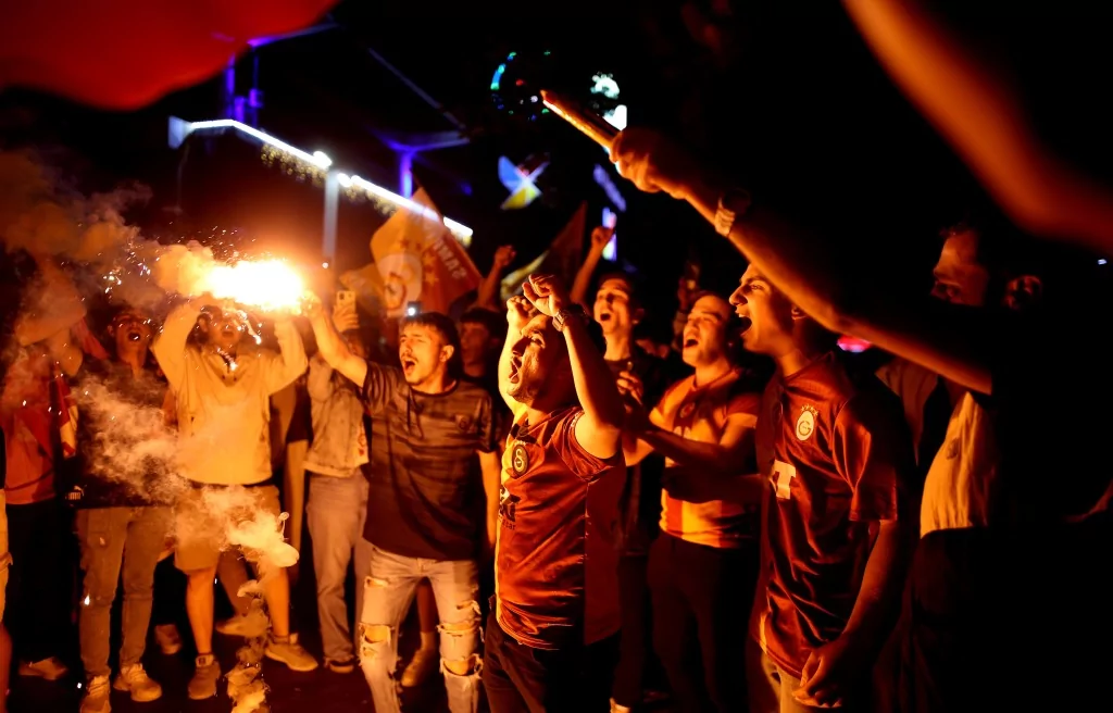 Bursa'da Galatasaray'ın şampiyonluk coşkusu zirve yaptı
