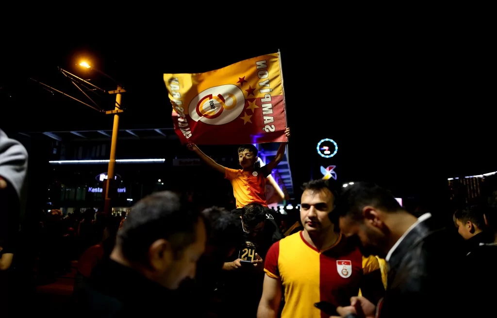 Bursa'da Galatasaray'ın şampiyonluk coşkusu zirve yaptı