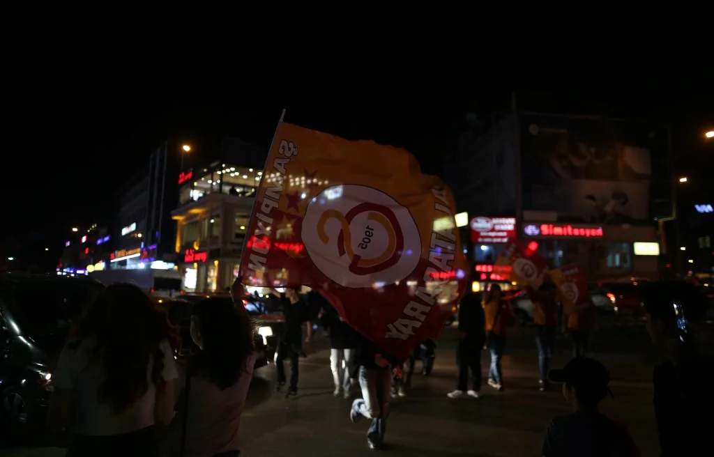 Bursa'da Galatasaray'ın şampiyonluk coşkusu zirve yaptı