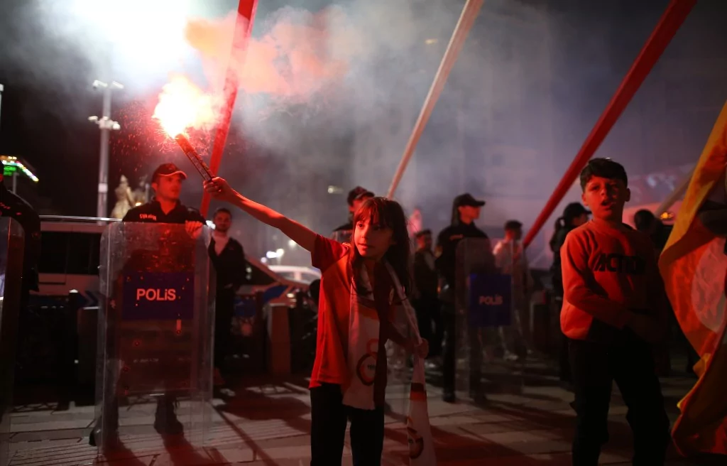 Bursa'da Galatasaray'ın şampiyonluk coşkusu zirve yaptı