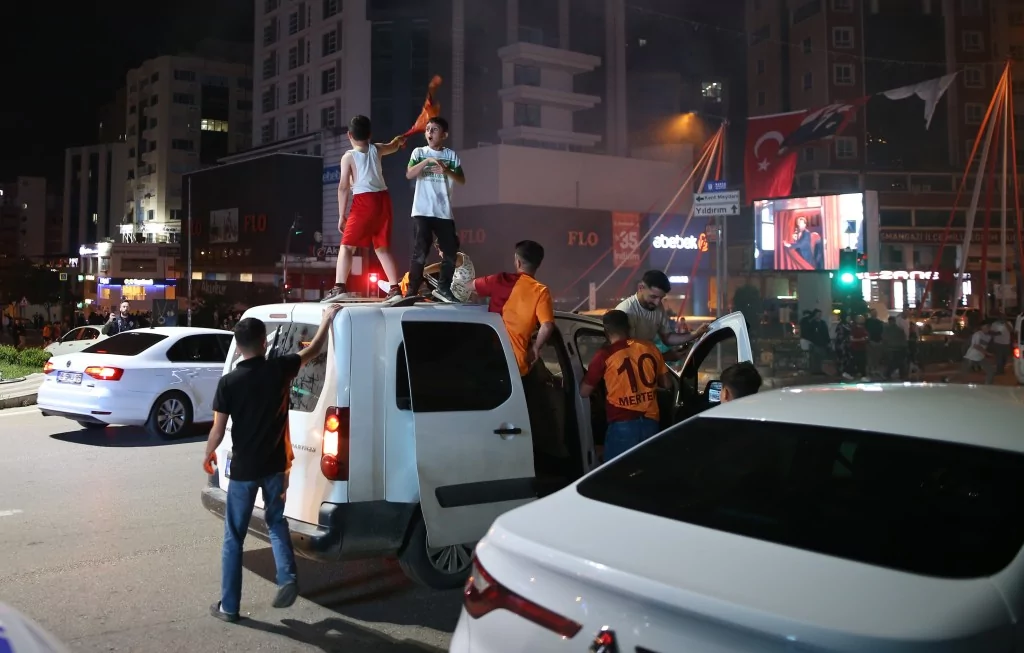 Bursa'da Galatasaray'ın şampiyonluk coşkusu zirve yaptı