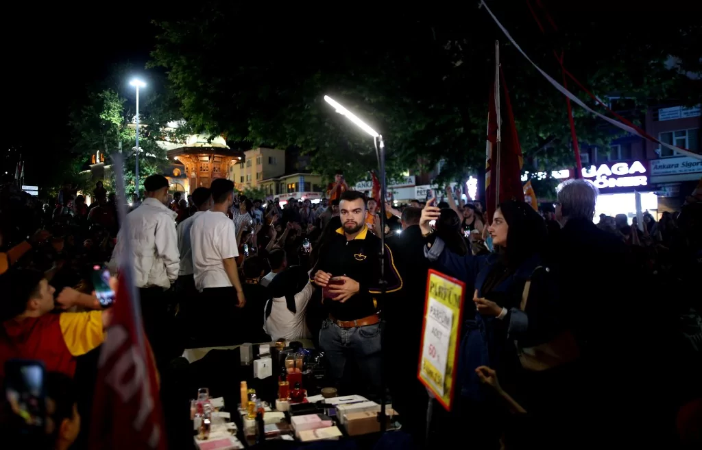 Bursa'da Galatasaray'ın şampiyonluk coşkusu zirve yaptı