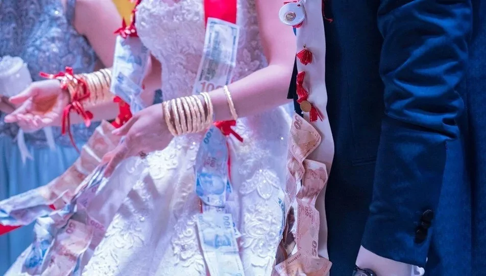 Düğün takıları damadın mı, gelinin mi?