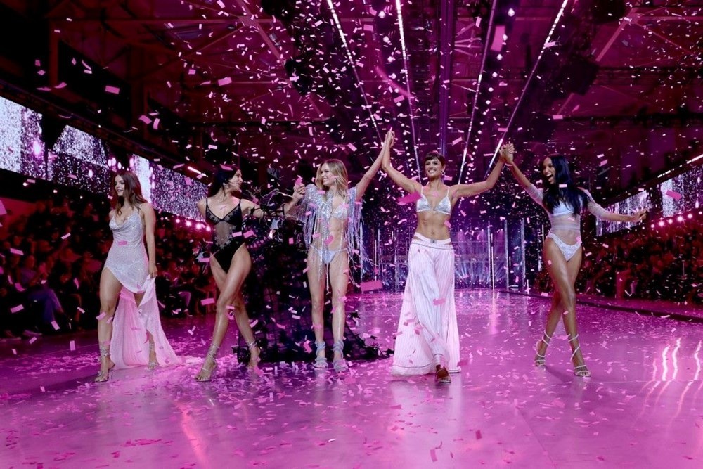 Victoria's Secret defilesi 6 yıl sonra geri döndü