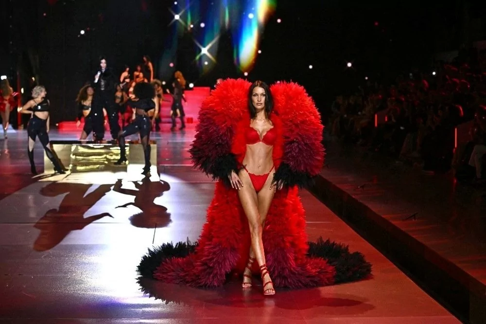 Victoria's Secret defilesi 6 yıl sonra geri döndü