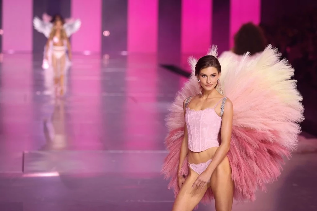 Victoria's Secret defilesi 6 yıl sonra geri döndü