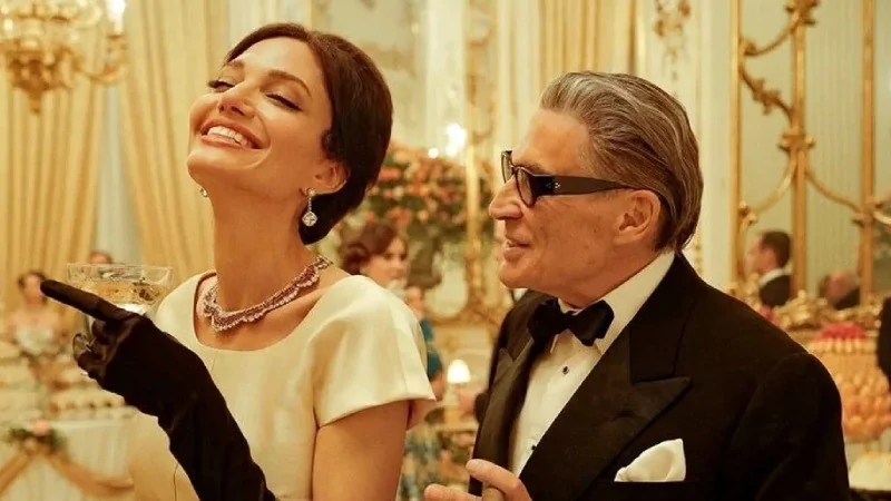 Haluk Bilginer ile Angelina Jolie'nin başrolde olduğu Maria filminden yeni kareler