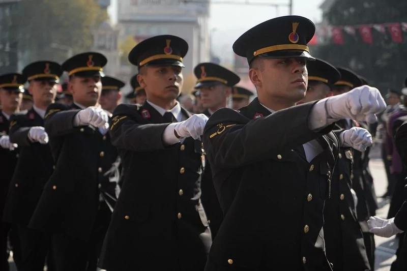 Bursa'da Cumhuriyet'in ilanının 101. yılı coşkuyla kutlandı
