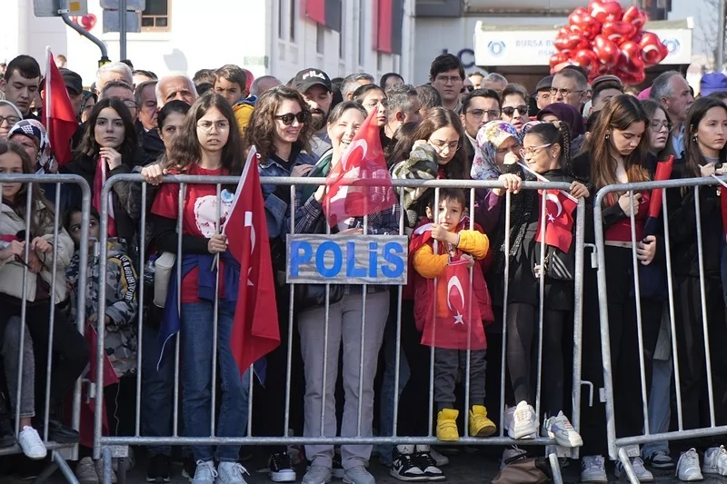 Bursa'da Cumhuriyet'in ilanının 101. yılı coşkuyla kutlandı