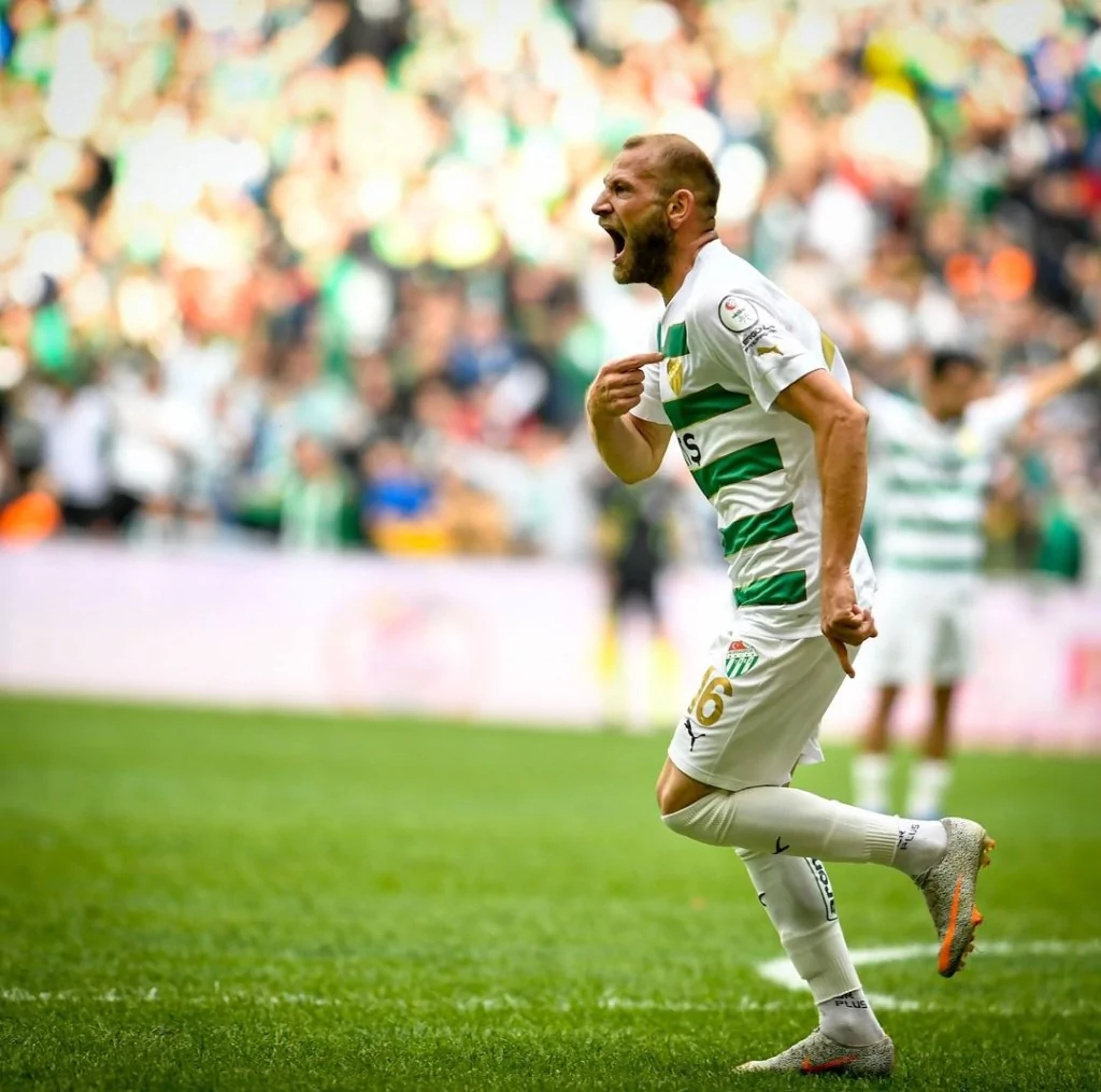 Bursaspor yeniden lider!