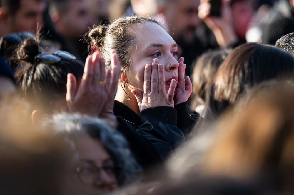 Anıtkabir ve Dolmabahçe'de hüzün: 7'den 70'e herkes Ata'sına koştu