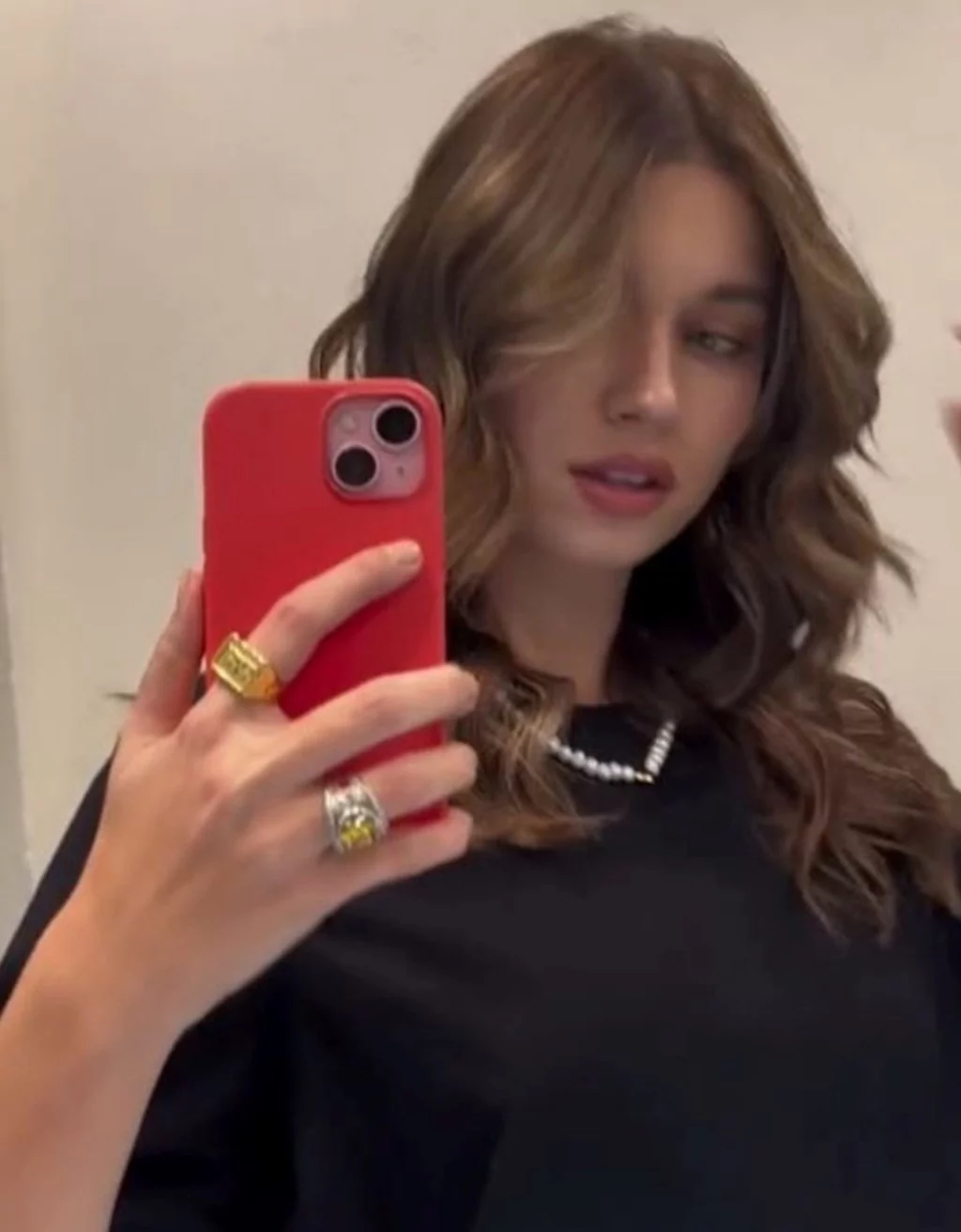 Afra Saraçoğlu imaj değiştirdi