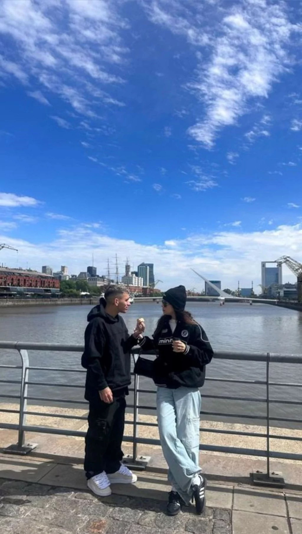 Torreira ve Devrim Özkan'dan aşk dolu pozlar