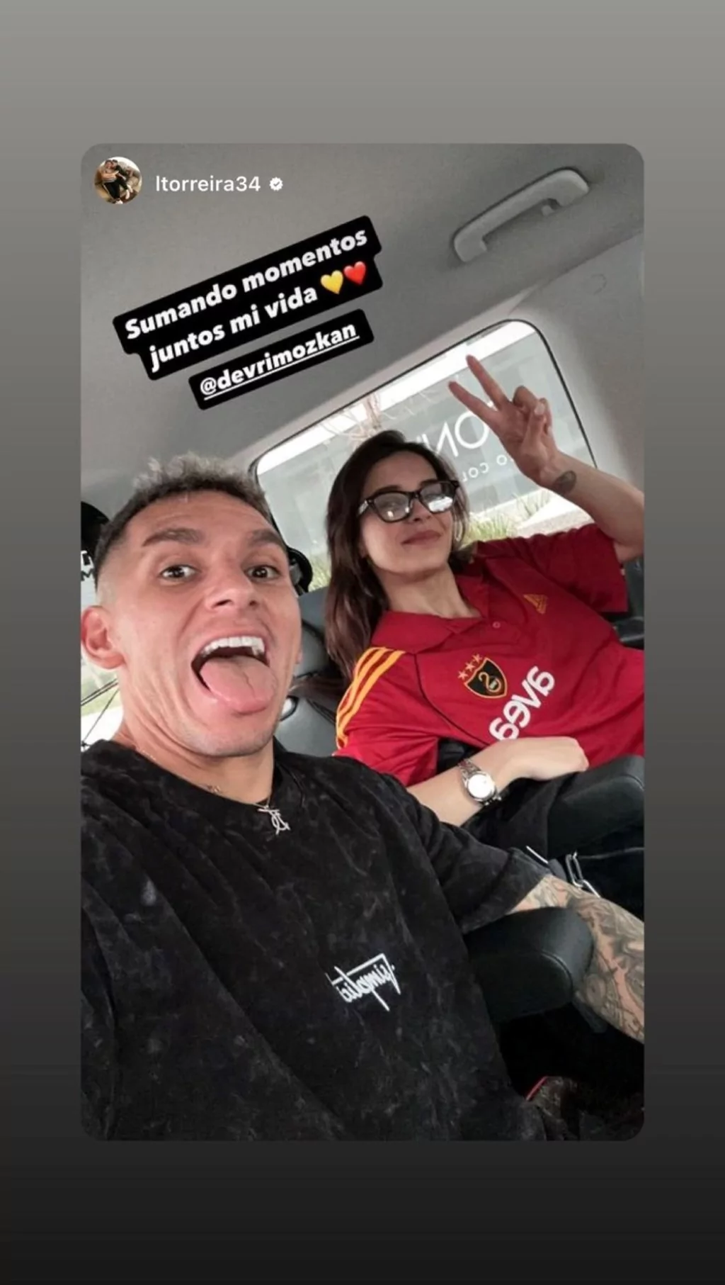 Torreira ve Devrim Özkan'dan aşk dolu pozlar