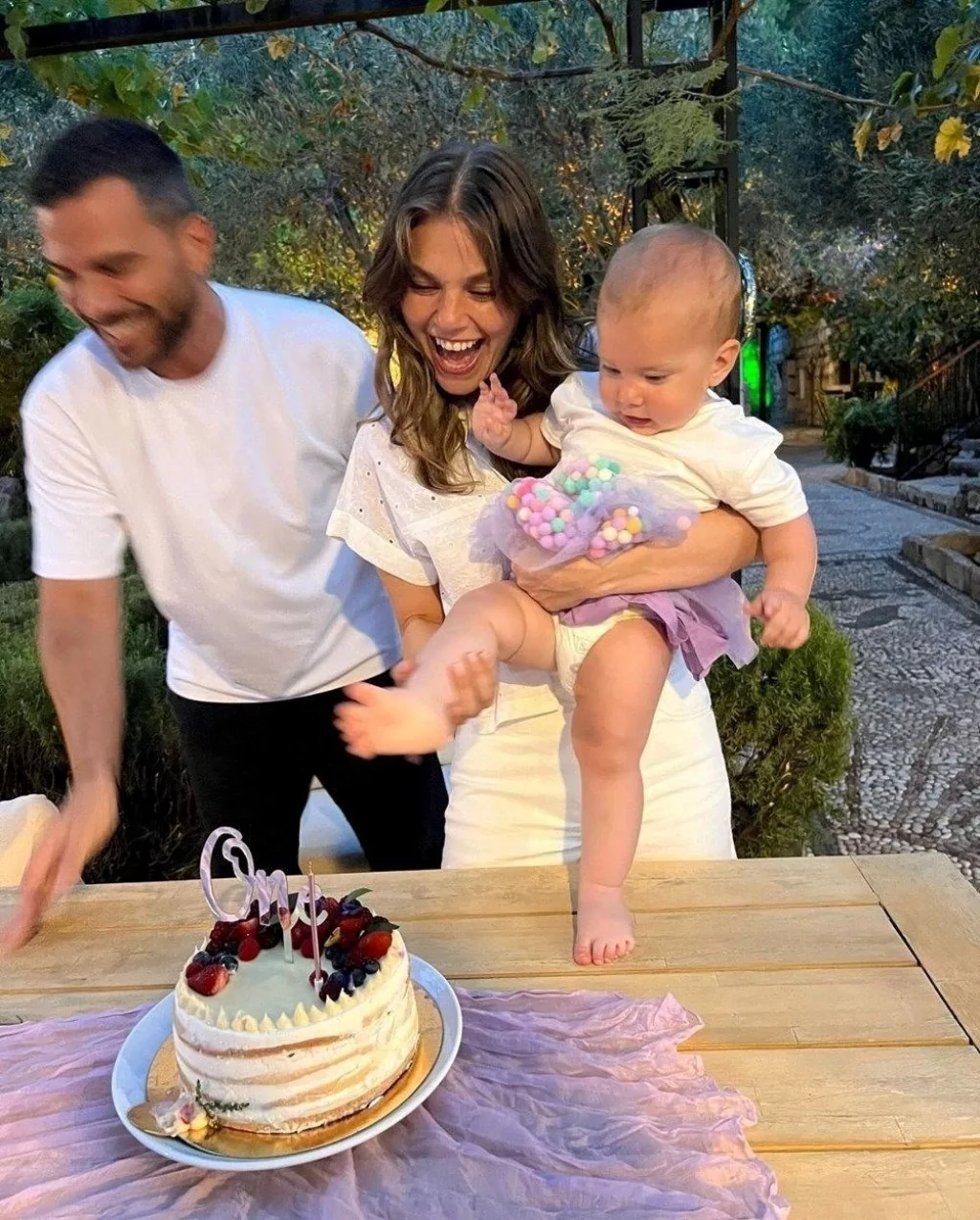 Aslı Enver ve Berkin Gökbudak evlilik yıl dönümünü kutladı