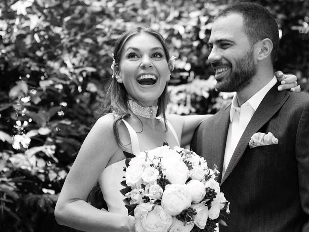 Aslı Enver ve Berkin Gökbudak evlilik yıl dönümünü kutladı