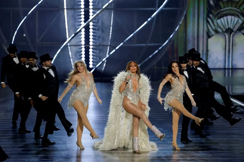 Hande Erçel, Hollywood yıldızları ile Riyad'da