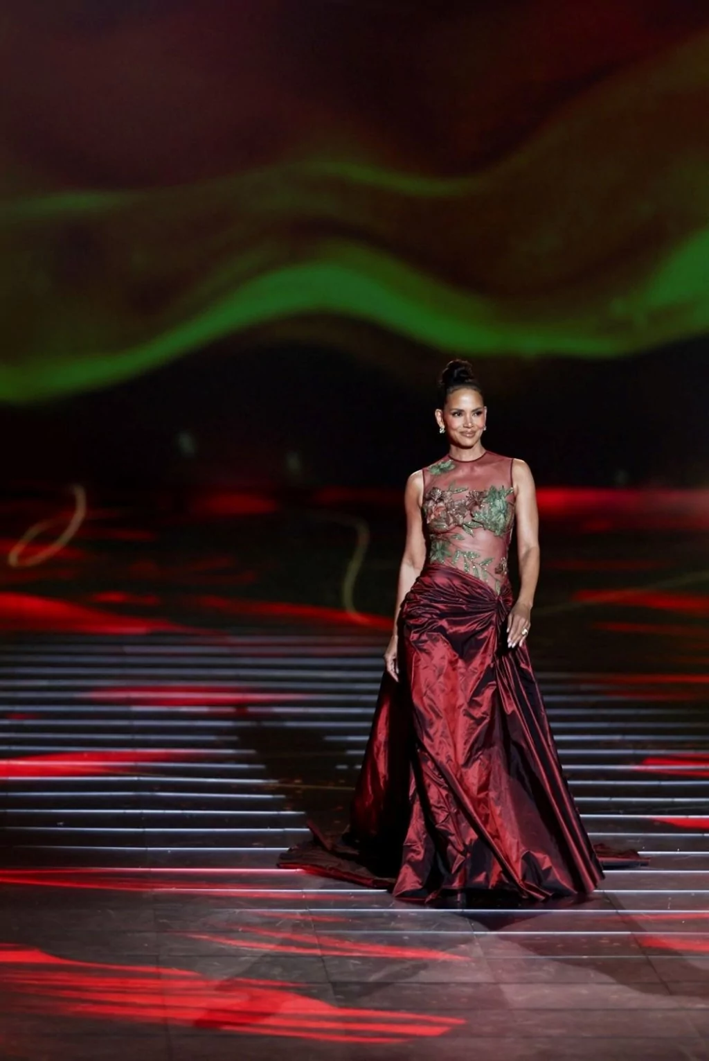 Hande Erçel, Hollywood yıldızları ile Riyad'da