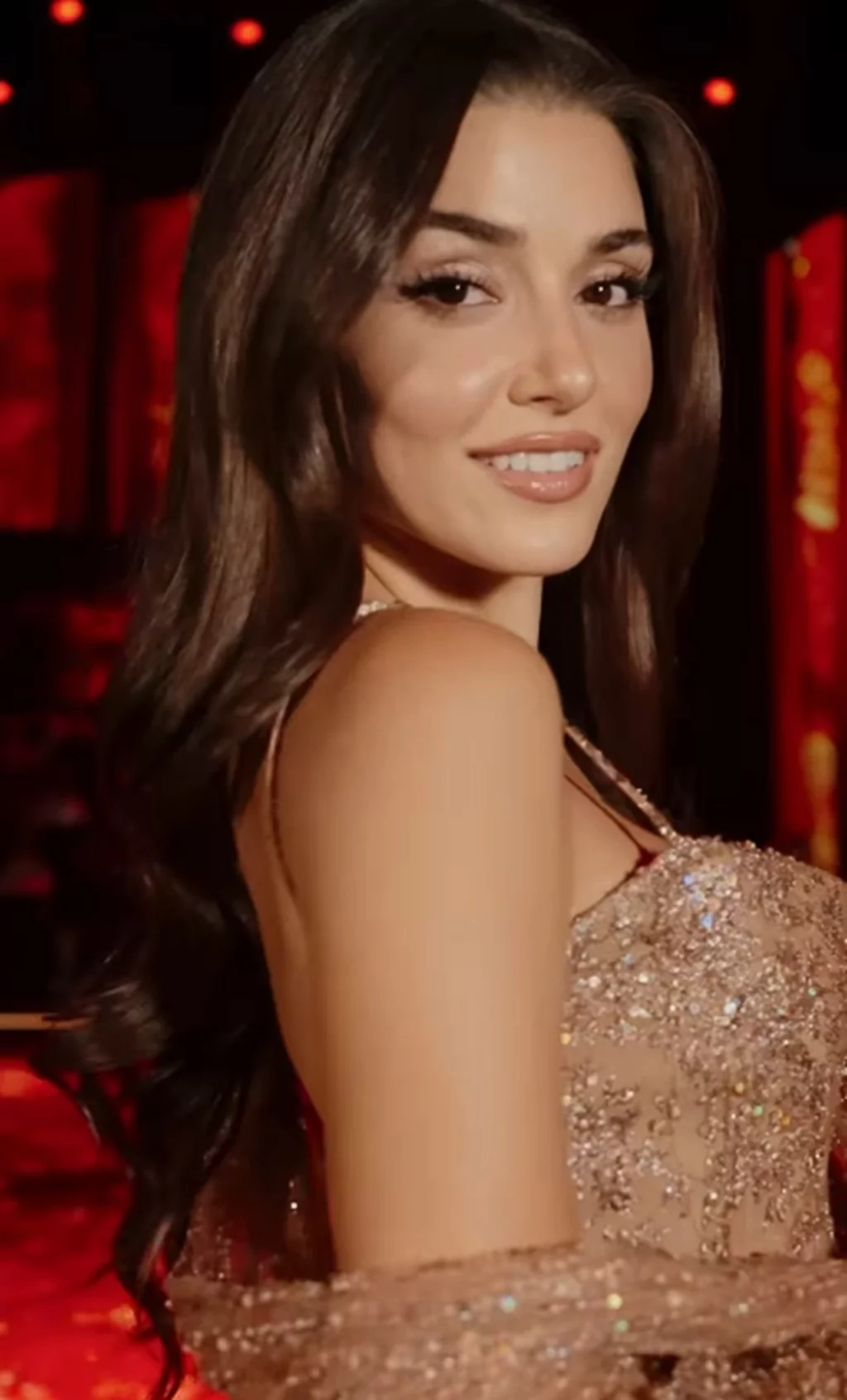 Hande Erçel, Hollywood yıldızları ile Riyad'da