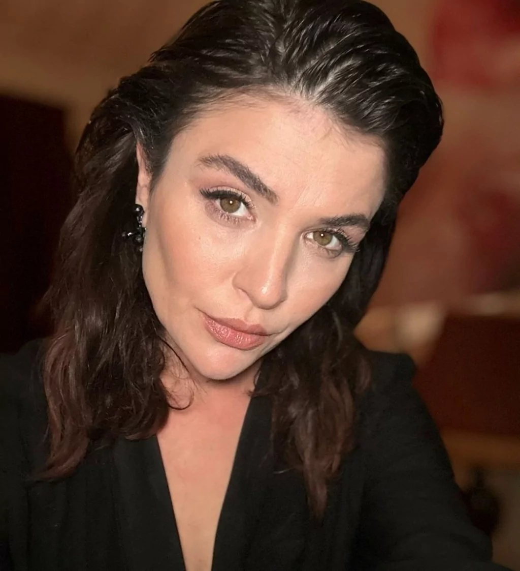 Gonca Vuslateri hamilelik dönemi pozlarını paylaştı