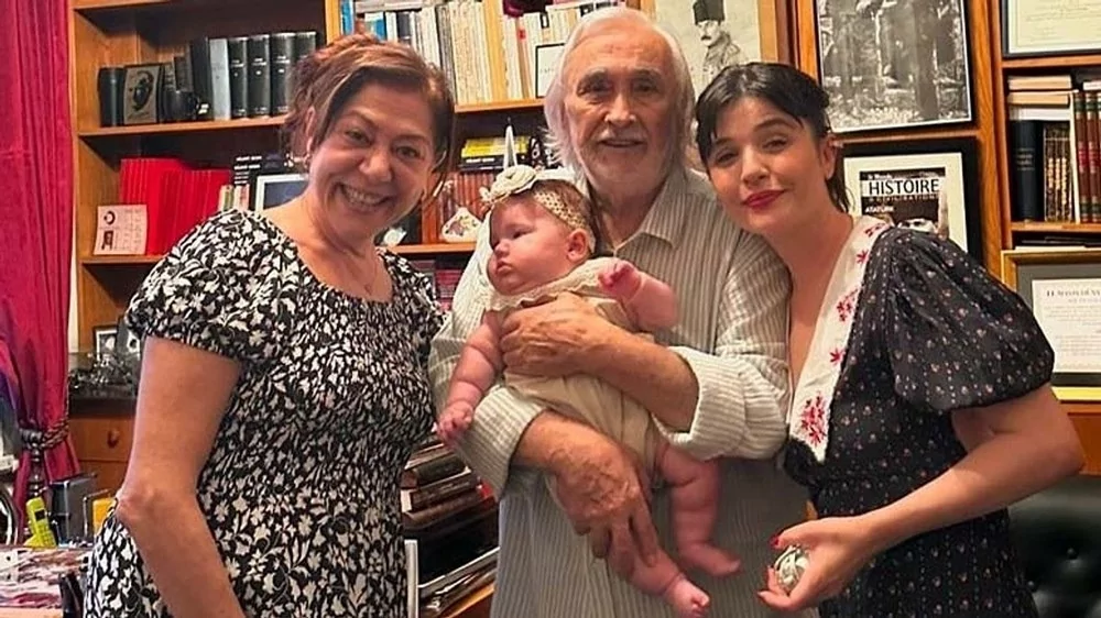 Gonca Vuslateri hamilelik dönemi pozlarını paylaştı