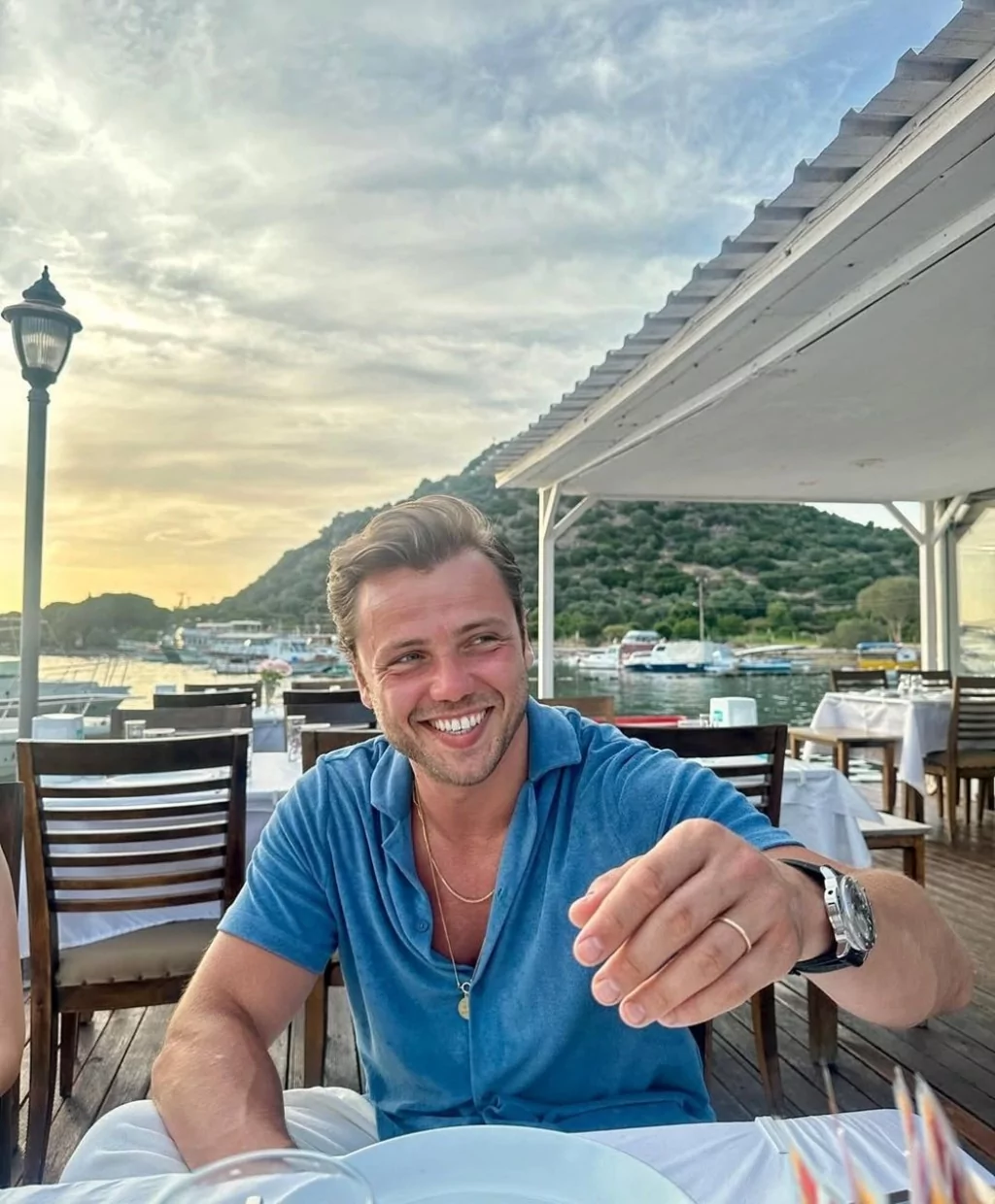 Tolga Sarıtaş eşinin işte bu hareketine eriyor