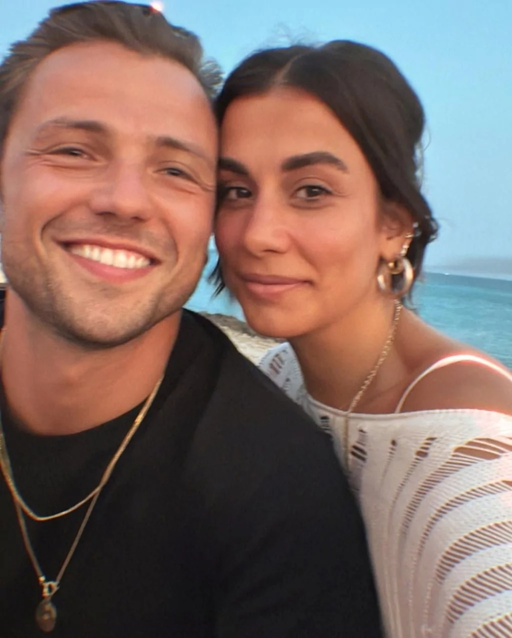 Tolga Sarıtaş eşinin işte bu hareketine eriyor