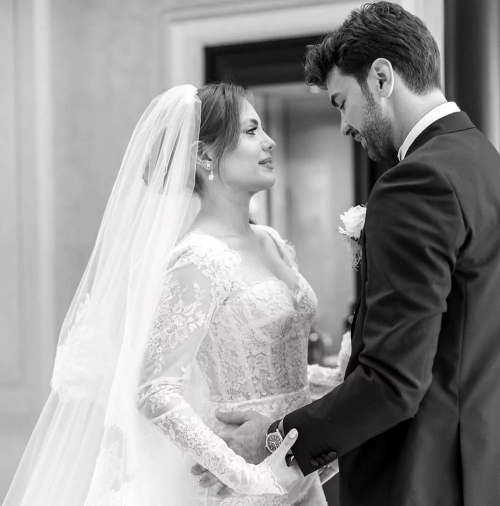 Eda Ece ile Buğrahan Tuncer'in Paris'e romantik seyahat