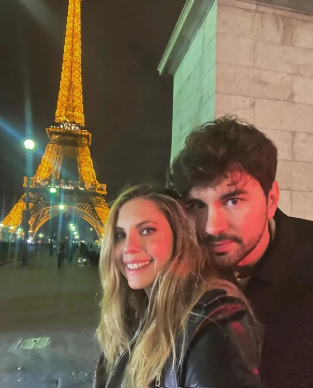 Eda Ece ile Buğrahan Tuncer'in Paris'e romantik seyahat