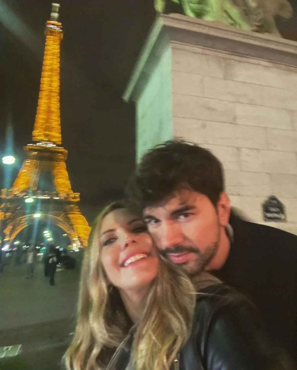 Eda Ece ile Buğrahan Tuncer'in Paris'e romantik seyahat