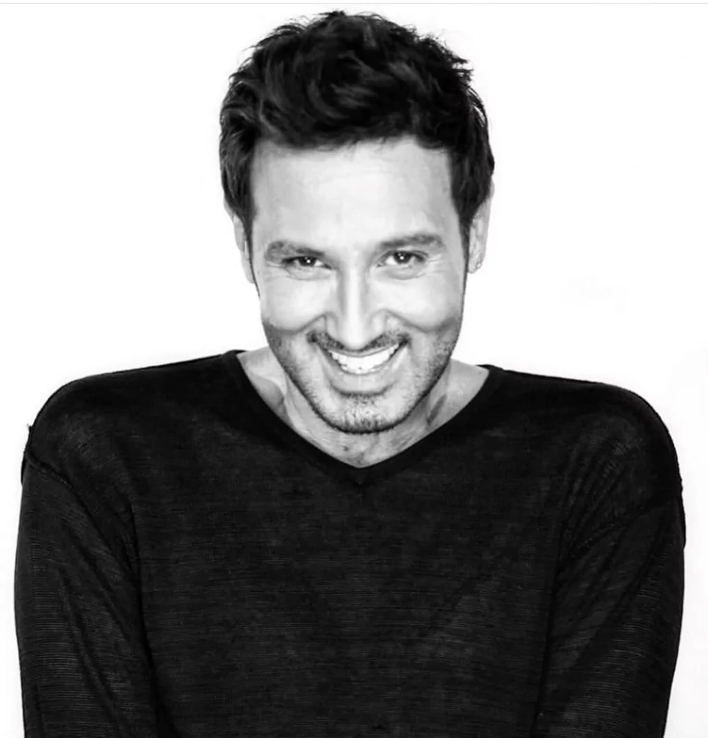 Gülşen, vefat eden dostu Metin Arolat'ı sahnede andı