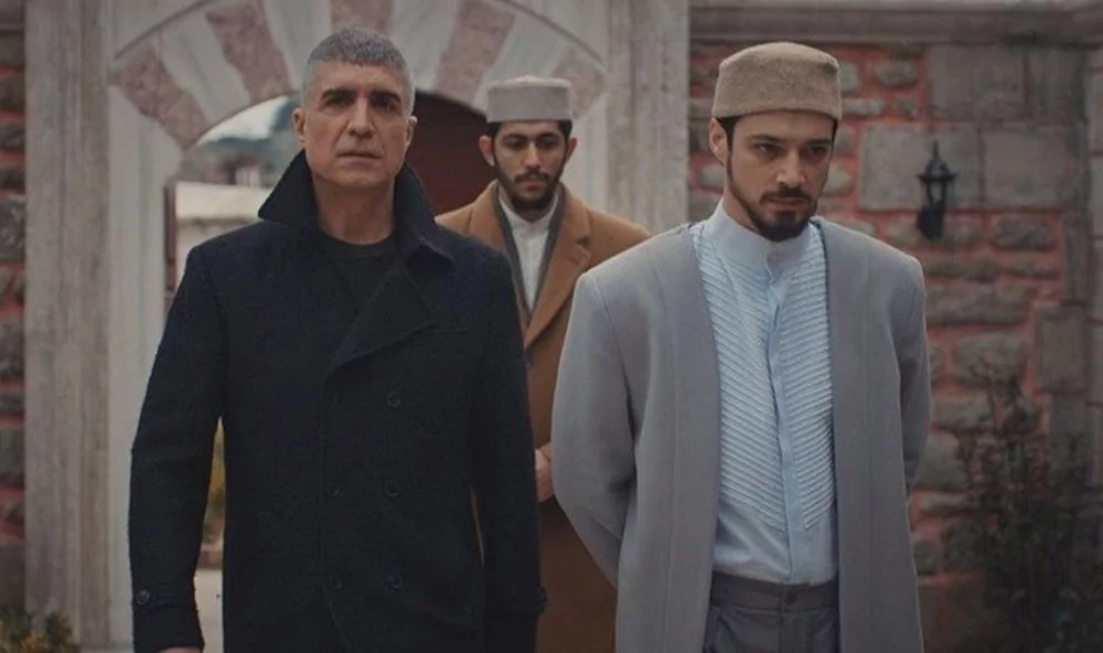 Yıllar sonra tekrar aynı dizide rol aldılar! Ünlülerin çocukluk halleri...